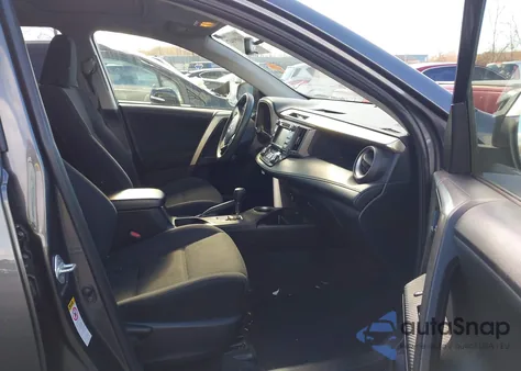 2015 Toyota Rav4 Xle z USA, uszkodzony, nr VIN JTMRFREV2FD102836